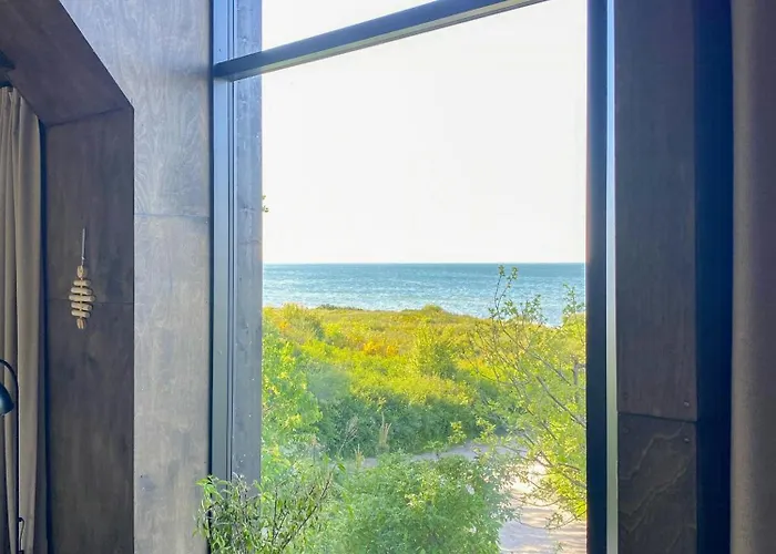 Beach-close Summer House With Panoramic View