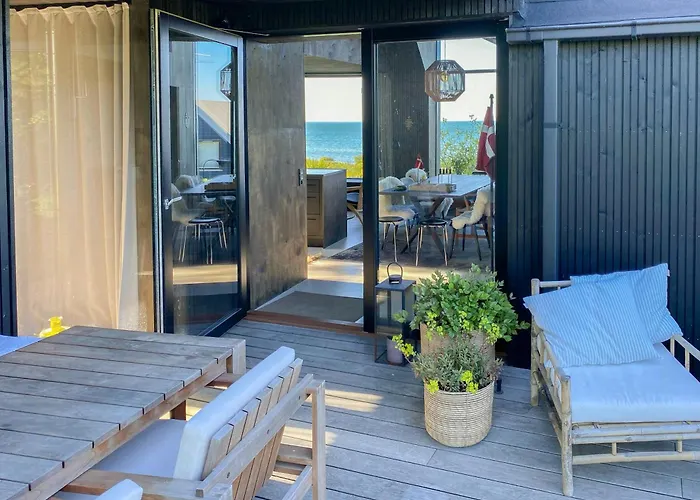 Beach-close Summer House With Panoramic View Semesterbostad