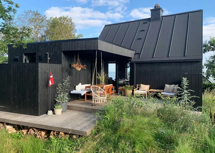 Beach-close Summer House With Panoramic View