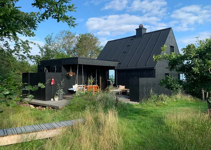 Beach-close Summer House With Panoramic View Ferienhaus *